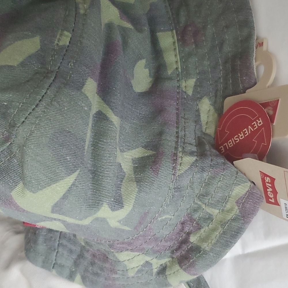 🏈 NWT LEVIS REVERSIBLE BUCKET HAT - Picture 9 of 10
